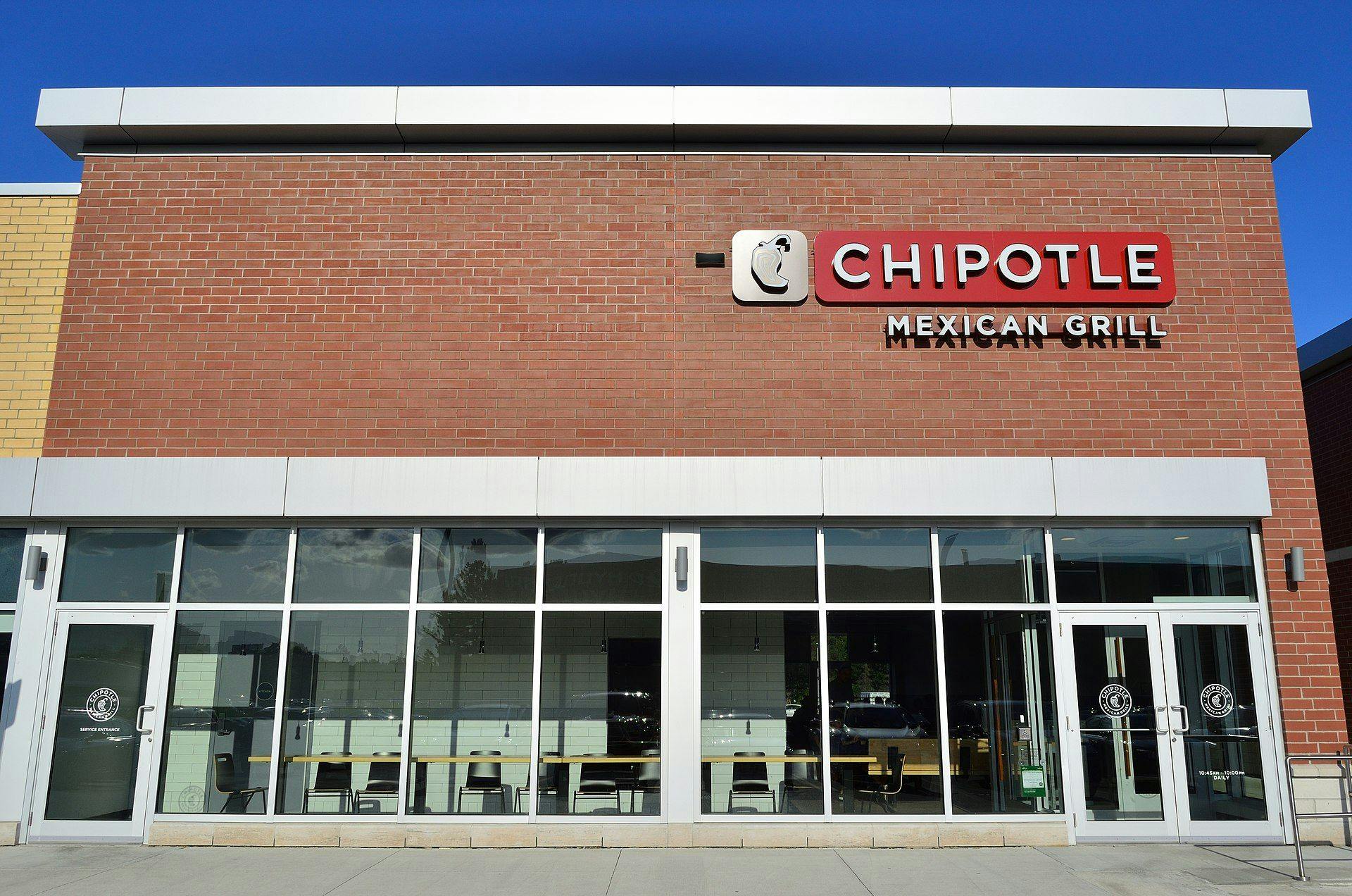 Chipotle Catering Ultimate Guide: Menu, Reviews, and How It Compares